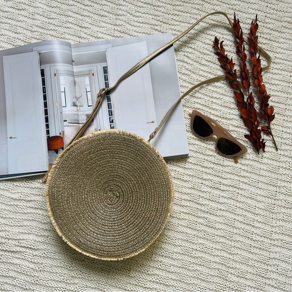 Shine Round Woven Boho Crossbody Bag | SUNGLASSES NOT INCLUDED - Picture 1 of 3
